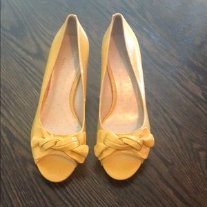 AK Anna Klein Yellow Pumps